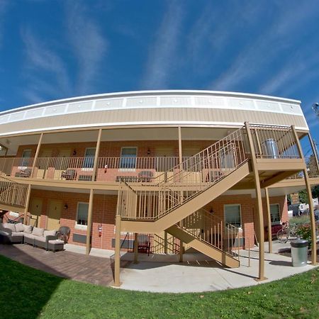 Put-In-Bay Victory Station Hotel Buitenkant foto