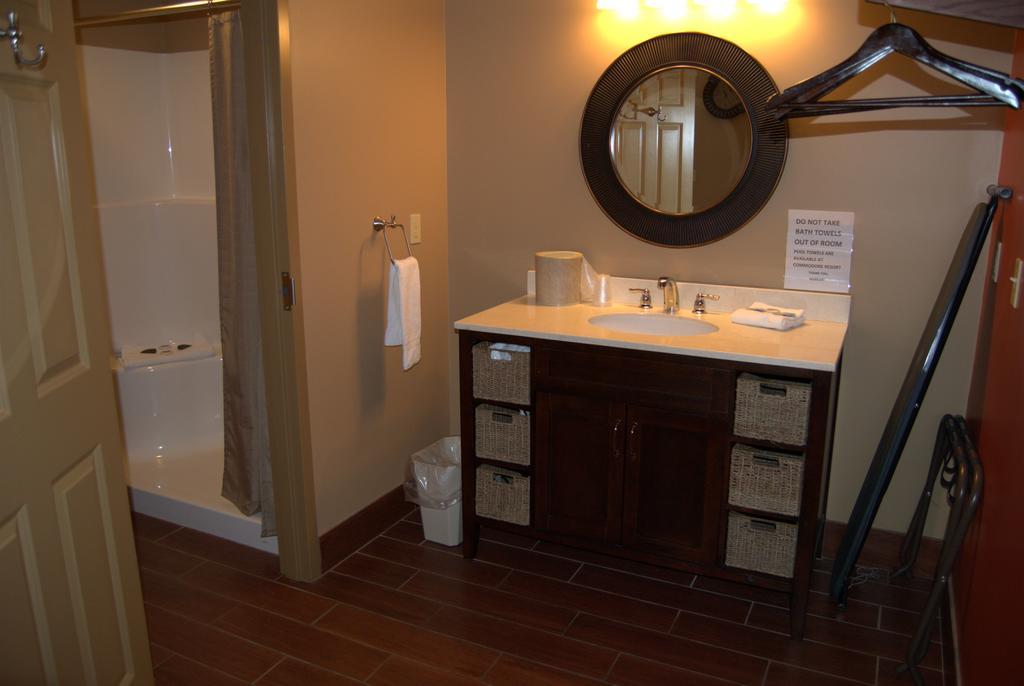 Put-In-Bay Victory Station Hotel Buitenkant foto