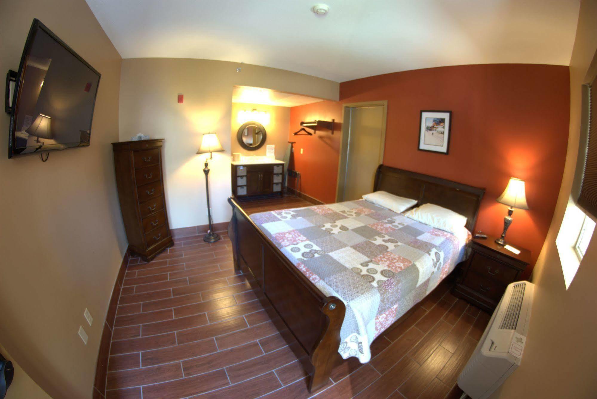 Put-In-Bay Victory Station Hotel Buitenkant foto