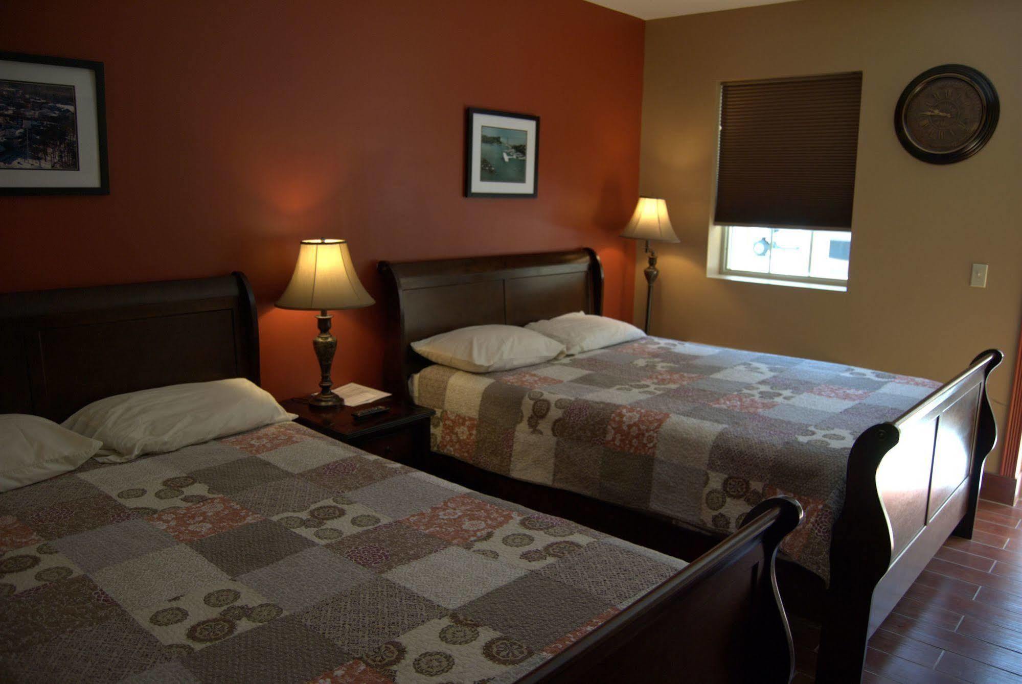 Put-In-Bay Victory Station Hotel Buitenkant foto