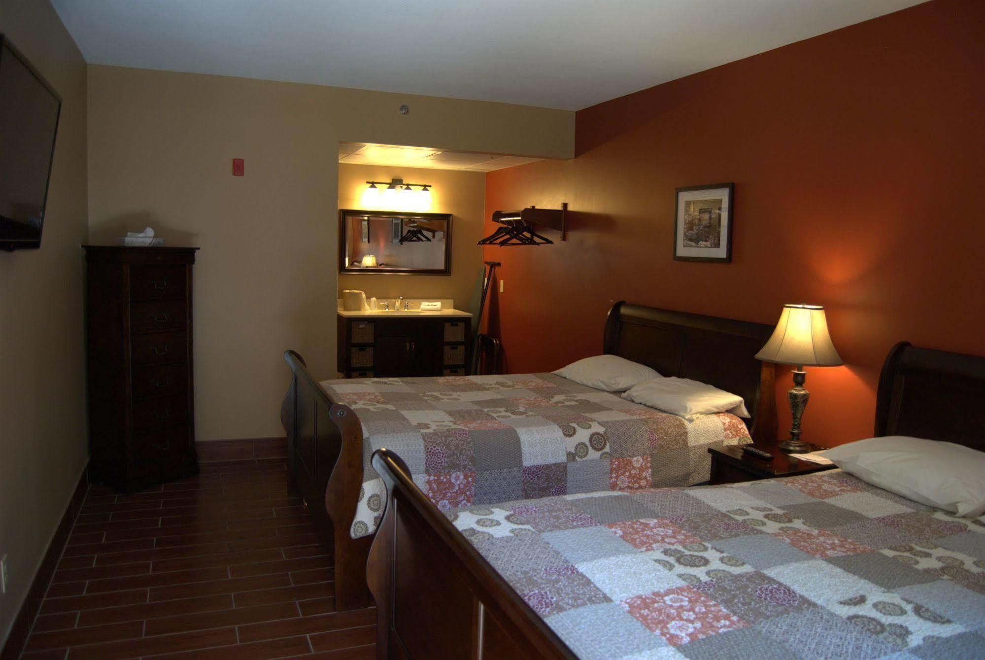 Put-In-Bay Victory Station Hotel Buitenkant foto