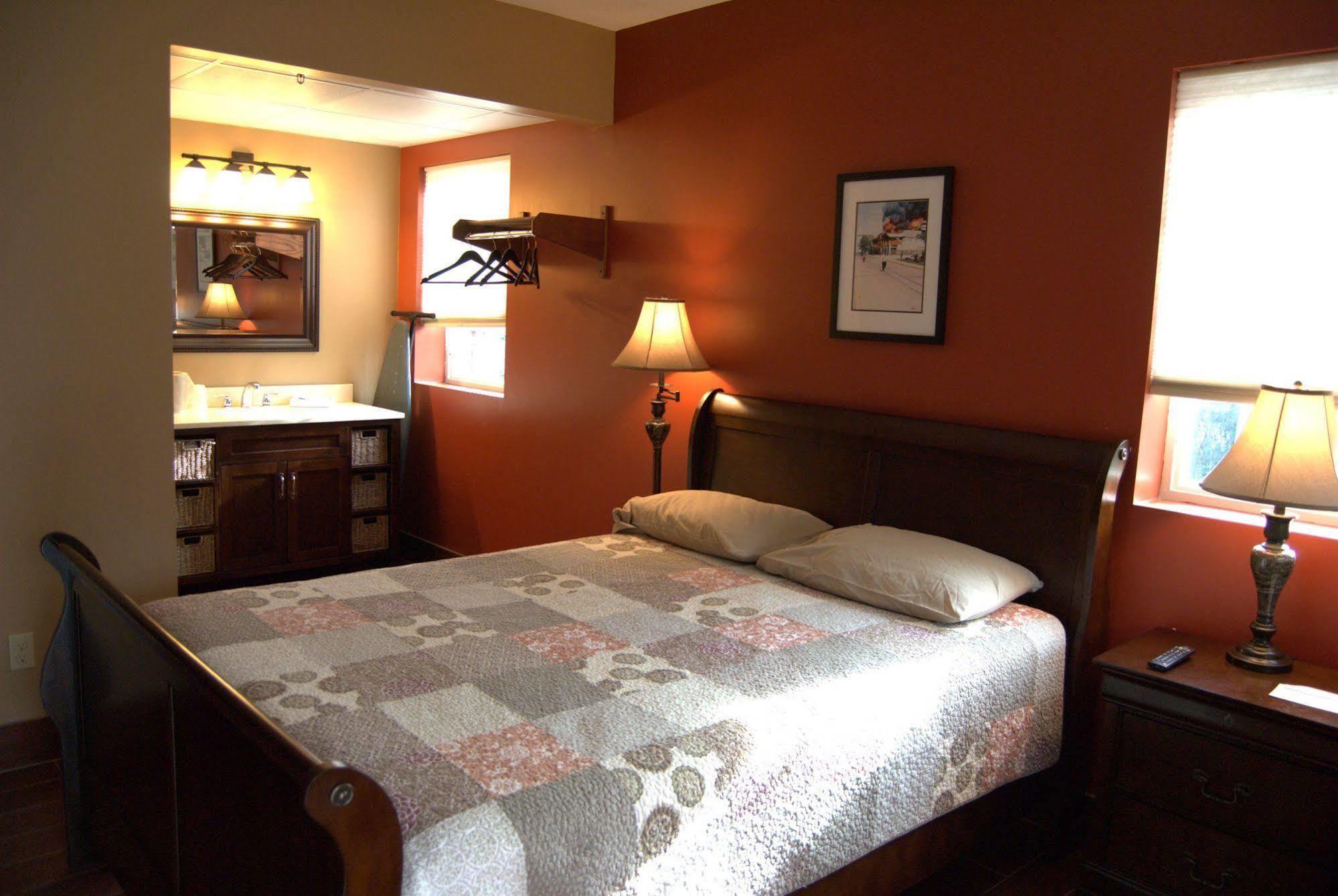 Put-In-Bay Victory Station Hotel Buitenkant foto