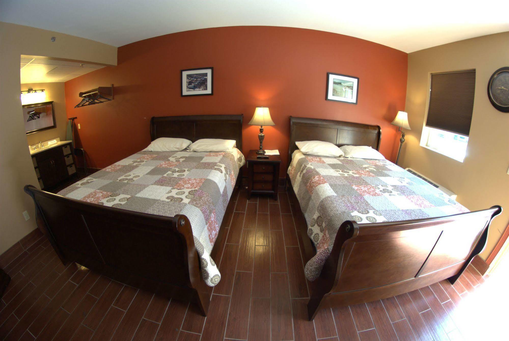 Put-In-Bay Victory Station Hotel Buitenkant foto